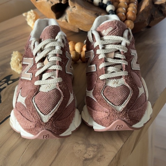 New Balance 9060 Sneakers - Picture 7 of 12